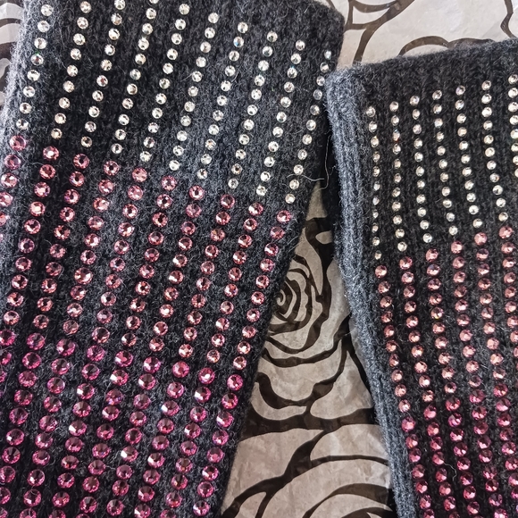 - - Carolyn Rowan Fingerless Gloves in Cashmere and Degrade Pink and … - Picture 2 of 10